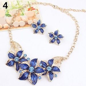 Women Rhinestone Flower  Pendant Necklace & Earrin
